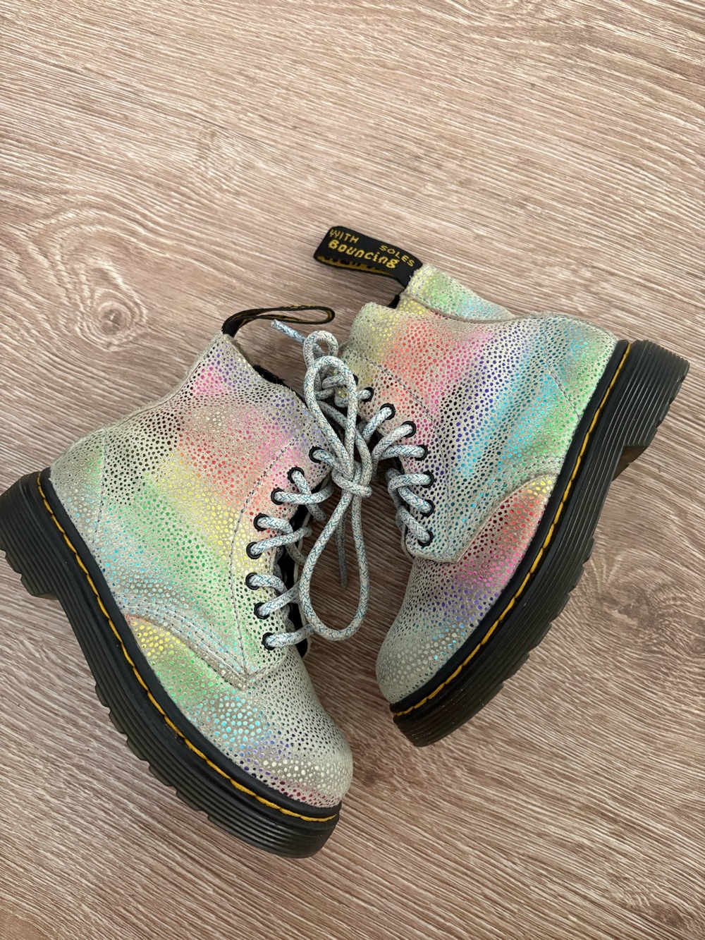 Doc Martens 1460 Pascal
Boots Toddler Sz 7 Iridescent
Rainbow
